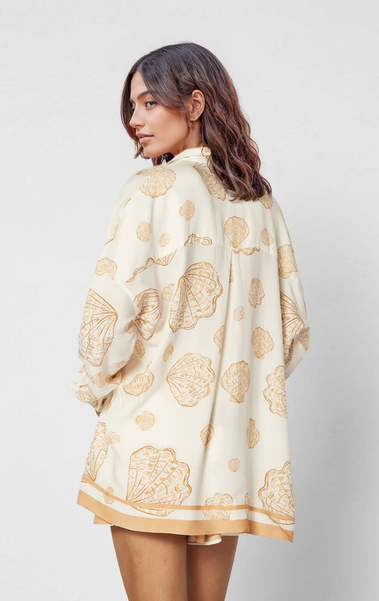 CONJUNTO DE CAMISA ESTAMPADA COM CALÇÕES FLUIDOS