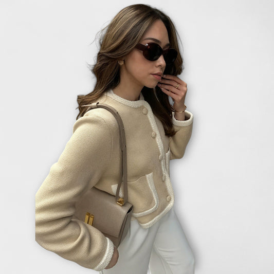Suéter clássico com bolsos decorativos