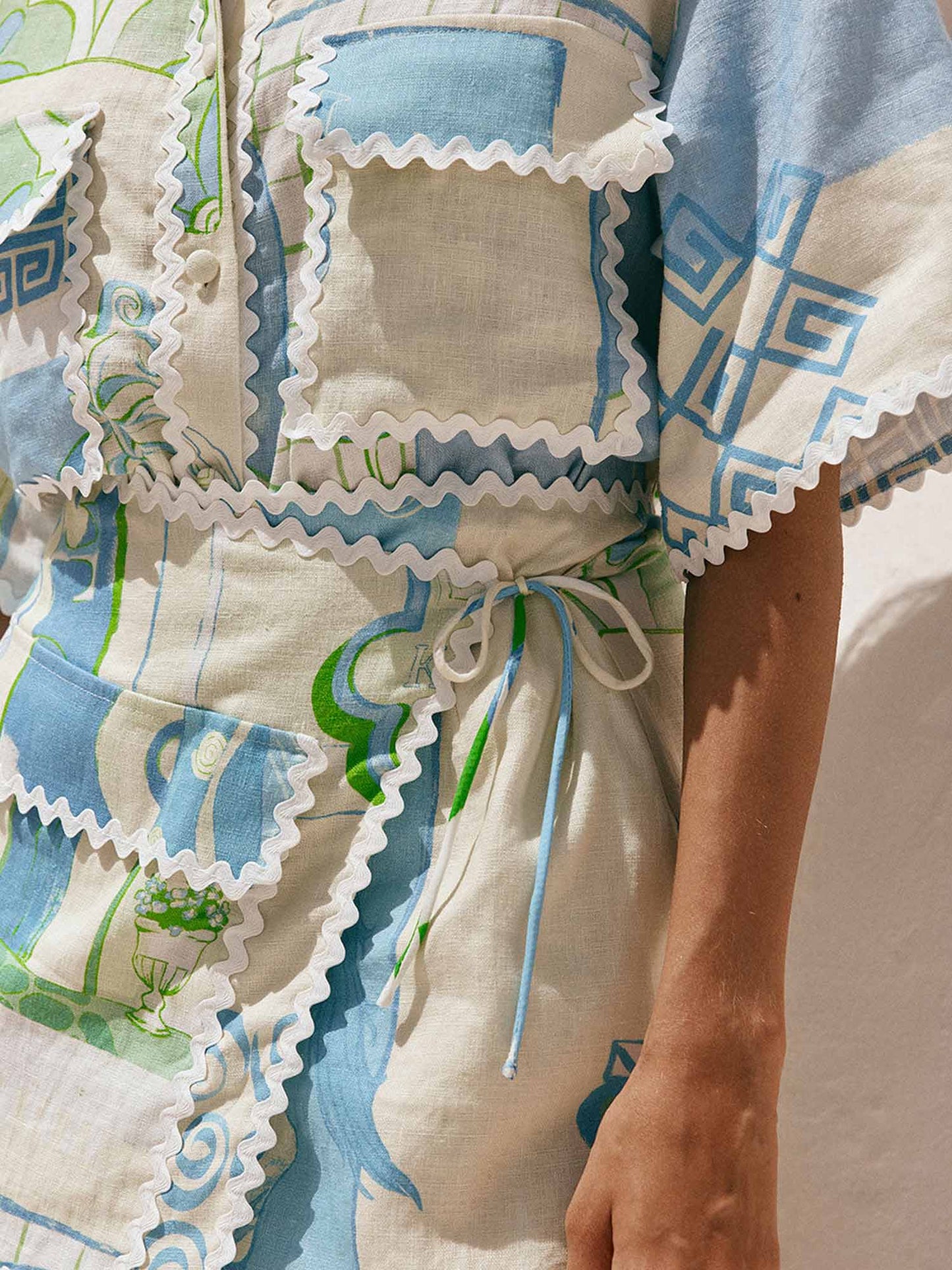 CONJUNTO ESTAMPADO COM SAIA CRUZADA
