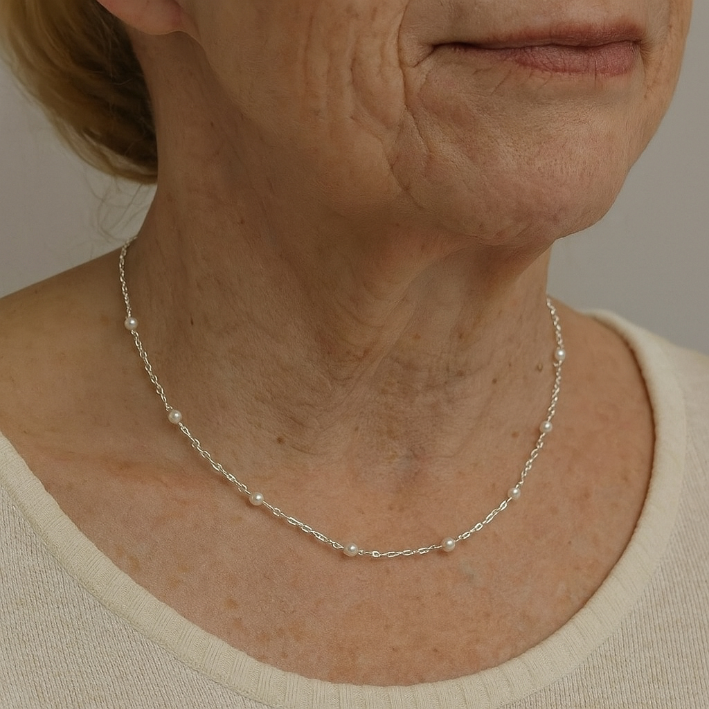 Colar Elegante em Pérolas Brilhantes