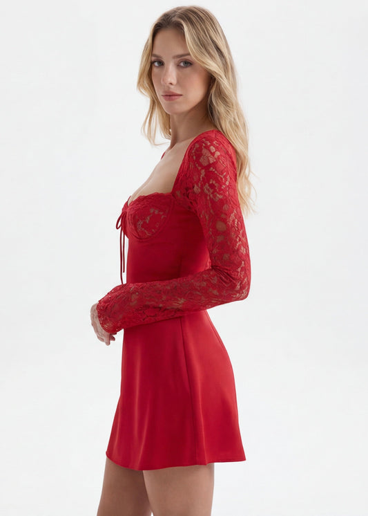 VESTIDO MINI ACETINADO COM MANGAS DE RENDA