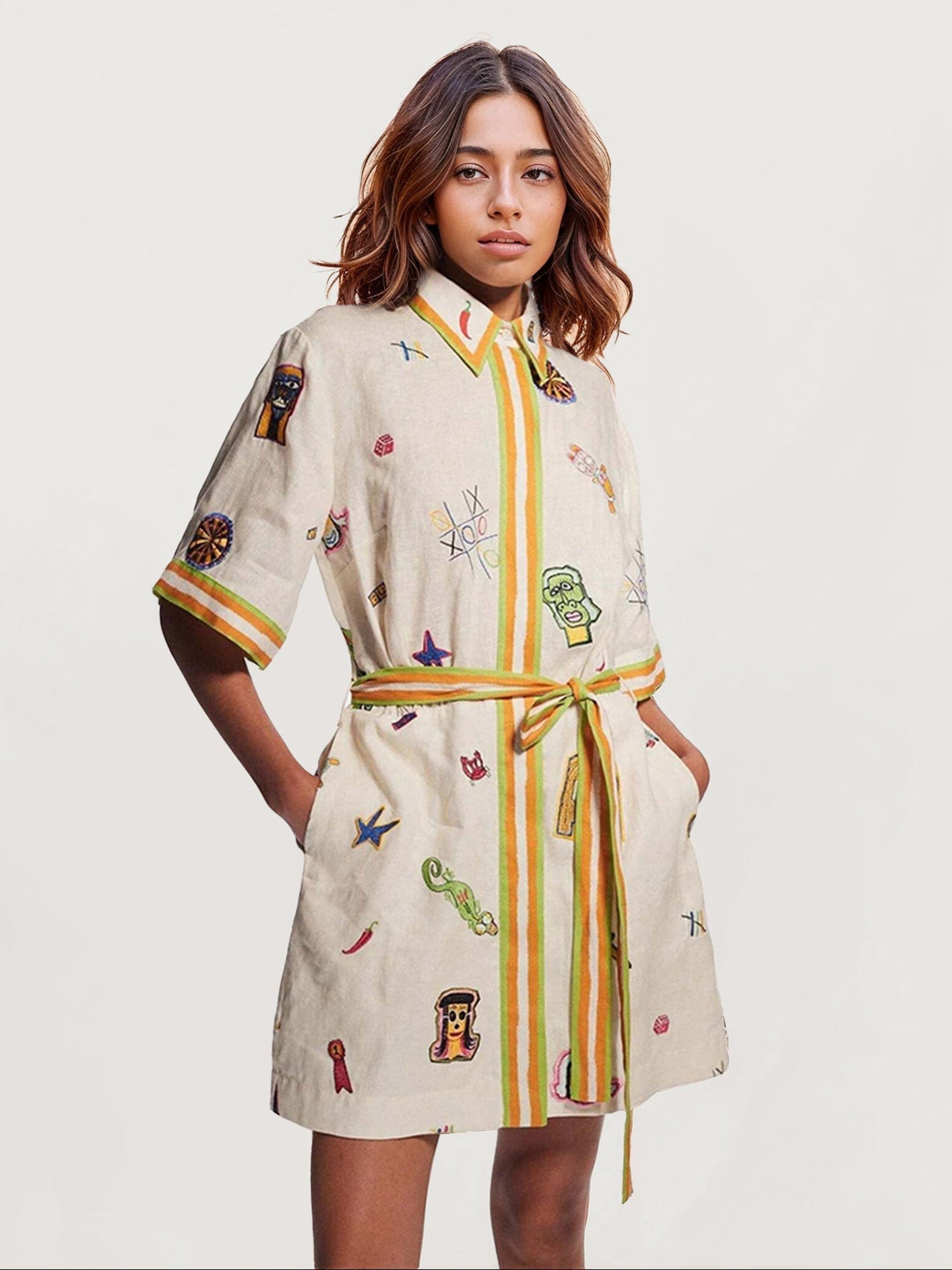 MINIVESTIDO COM ESTAMPADO GRÁFICO VINTAGE E CINTO DE ATAR