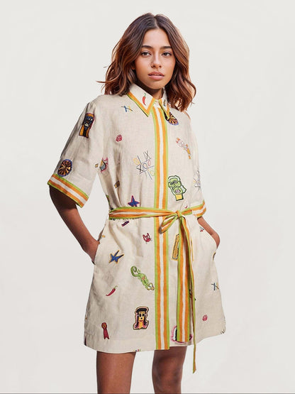 MINIVESTIDO COM ESTAMPADO GRÁFICO VINTAGE E CINTO DE ATAR