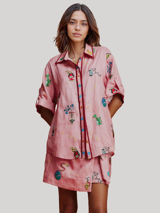 CONJUNTO DE DUAS PEÇAS BORDADO COM MOTIVOS FLORAIS ROSAS