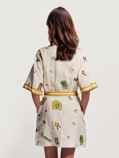 MINIVESTIDO COM ESTAMPADO GRÁFICO VINTAGE E CINTO DE ATAR