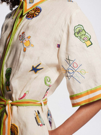 MINIVESTIDO COM ESTAMPADO GRÁFICO VINTAGE E CINTO DE ATAR