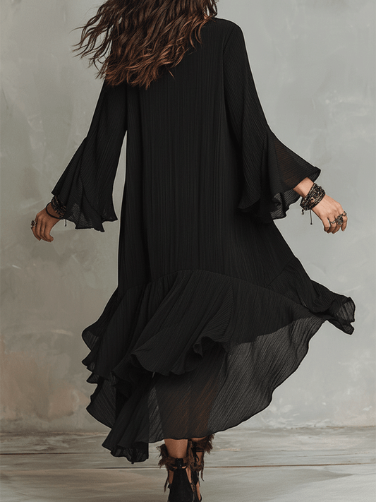 Elegante vestido midi boémio negro assimétrico com pregas