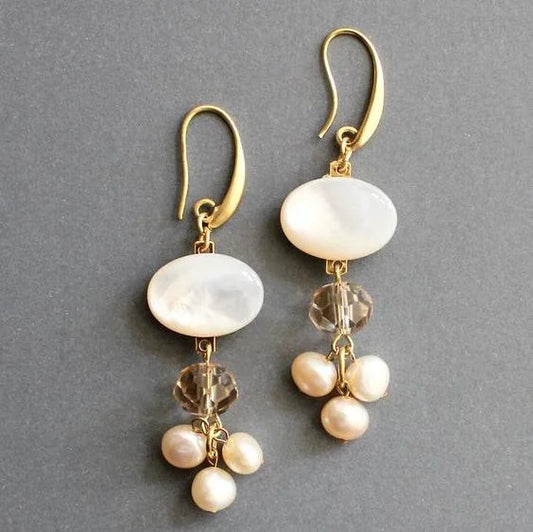 Brincos Elegantes com Pedra Branca e Pérola