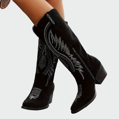 Botas ocidentais bordadas e elegantes