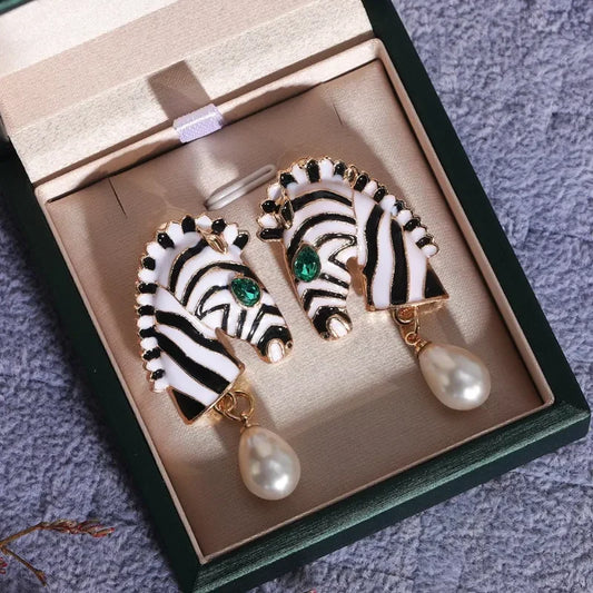Brincos Zebra com Pérola