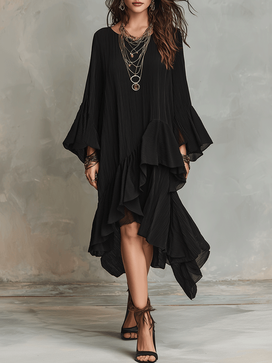 Elegante vestido midi boémio negro assimétrico com pregas