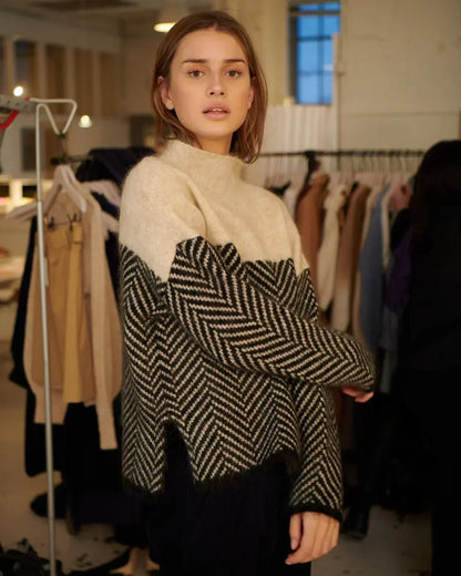 Mira - Pull Torsadé Elegante
