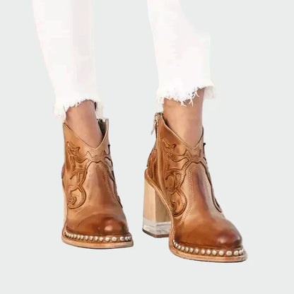 Botas de couro bordadas