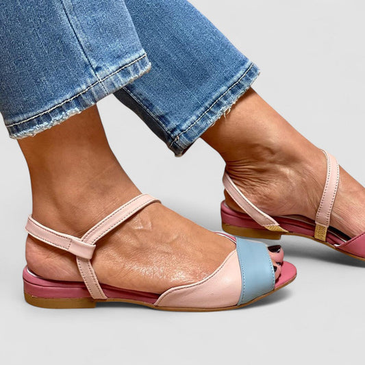 Roselina - Sandálias rosas assimétricas em estilo color-block