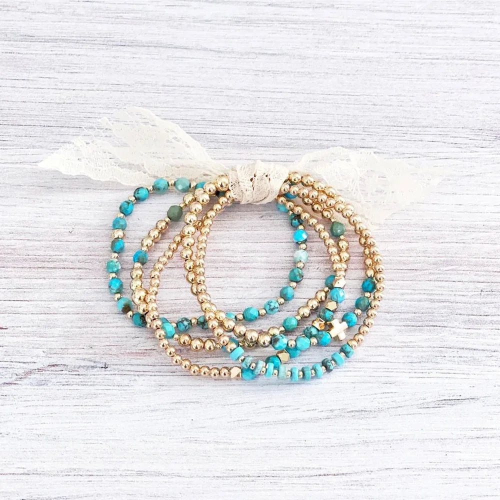 Pulseira com Charme em Cruz de Pérolas Turquesas Vintage