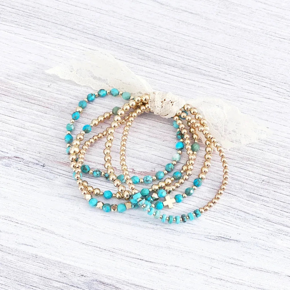 Pulseira com Charme em Cruz de Pérolas Turquesas Vintage
