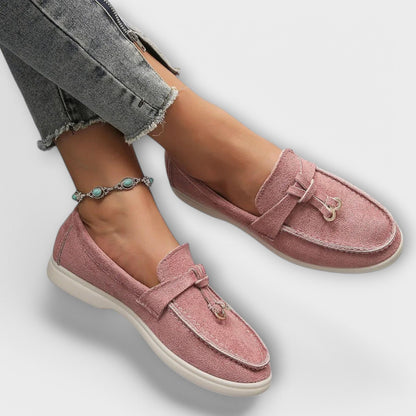 Mocassins Femininos Beiges com Cordão Decorativo