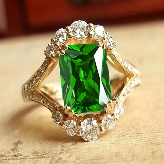 Anel Elegante com Pedra de Esmeralda