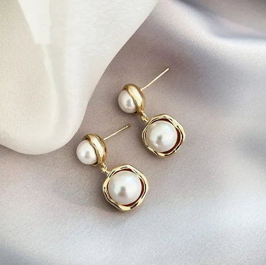 Brincos com pérolas banhados a ouro