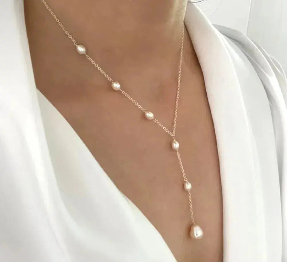 Colar Vintage com Pendente de Pérolas